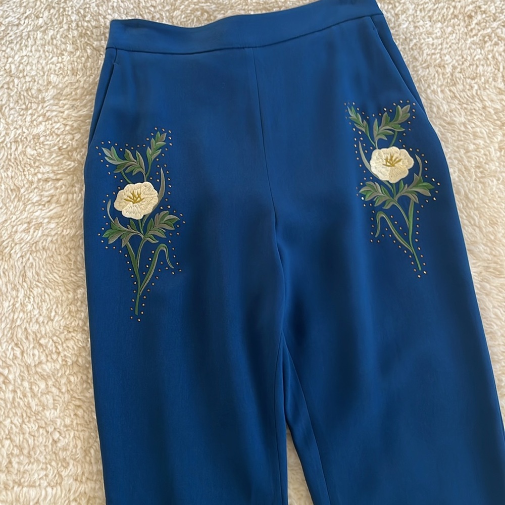 Stella McCartney embroidered pant with jogger detail at the ankle. Made in Italy - Picture 2 of 10